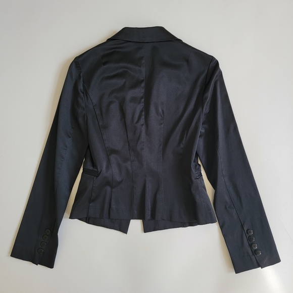 Nuna Lie Black Satin Short Blazer - Picture 6 of 13